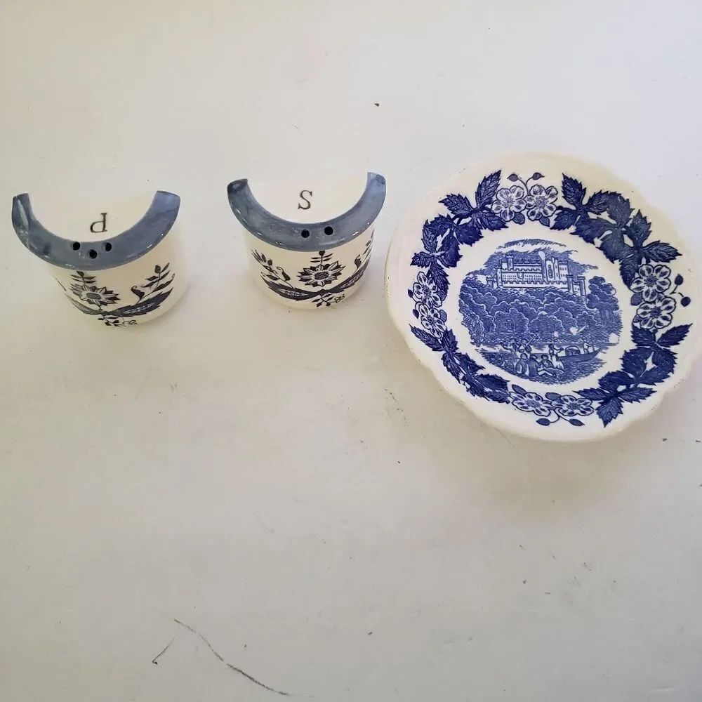 3 Piece Salt & Pepper Shaker Set - Picture 6 of 12